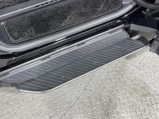 アルファードハイブリッド Ｚ　トヨタセーフティセンス　純正１４型ＤＡ　純正フリップダウンモニター　独立ムーンルーフ　ユニバーサルステップ　レザー調シート　メモリシート　シートヒーター　ベンチレーション　デジタルインナーミラー（70枚目）