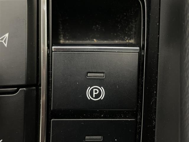 ＭＡＺＤＡ３ファストバック ２０Ｓ　ブラックトーンエディション　マツダコネクト　ｉ－ＡＣＴＩＶＳＥＮＳＥ　Ｂカメラ　ＢＳＭ　アドバンスドＳＣＢＳ　ＳＢＳ　ＨＢＣ　誤発進抑制　ＡＬＨ　ＤＲＬ　ＬＤＷＳ　ＬＡＳ　ＭＲＣＣ　ＤＭ　ＤＡＡ　革巻きステアリング　パドルシフト（7枚目）