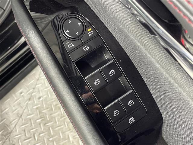 ＭＡＺＤＡ３ファストバック ２０Ｓ　ブラックトーンエディション　マツダコネクト　ｉ－ＡＣＴＩＶＳＥＮＳＥ　Ｂカメラ　ＢＳＭ　アドバンスドＳＣＢＳ　ＳＢＳ　ＨＢＣ　誤発進抑制　ＡＬＨ　ＤＲＬ　ＬＤＷＳ　ＬＡＳ　ＭＲＣＣ　ＤＭ　ＤＡＡ　革巻きステアリング　パドルシフト（17枚目）