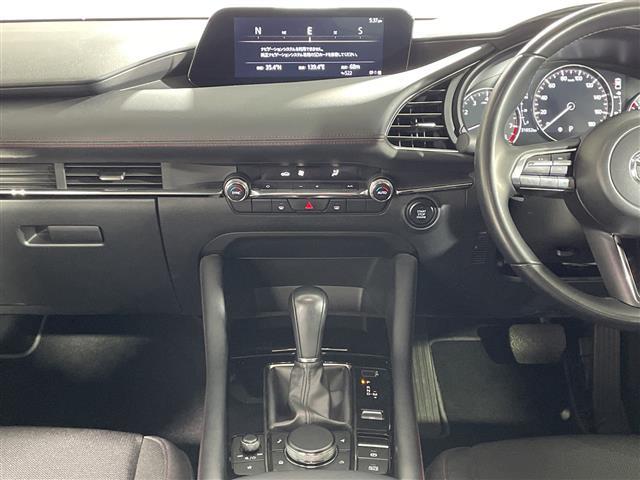 ＭＡＺＤＡ３ファストバック ２０Ｓ　ブラックトーンエディション　マツダコネクト　ｉ－ＡＣＴＩＶＳＥＮＳＥ　Ｂカメラ　ＢＳＭ　アドバンスドＳＣＢＳ　ＳＢＳ　ＨＢＣ　誤発進抑制　ＡＬＨ　ＤＲＬ　ＬＤＷＳ　ＬＡＳ　ＭＲＣＣ　ＤＭ　ＤＡＡ　革巻きステアリング　パドルシフト（19枚目）