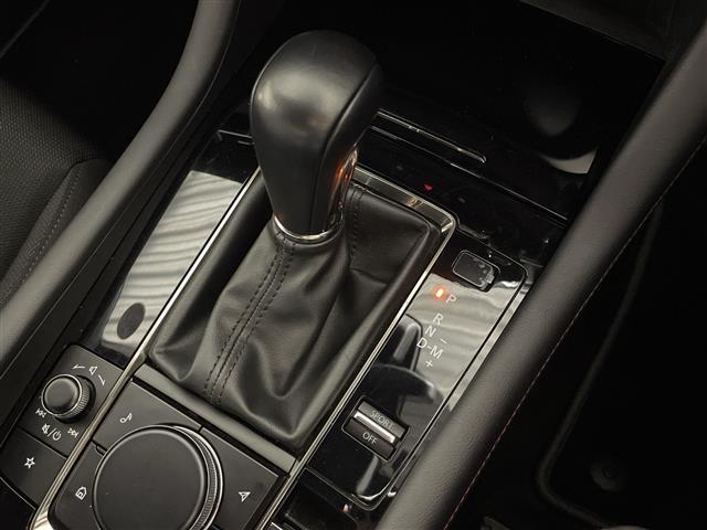 ＭＡＺＤＡ３ファストバック ２０Ｓ　ブラックトーンエディション　マツダコネクト　ｉ－ＡＣＴＩＶＳＥＮＳＥ　Ｂカメラ　ＢＳＭ　アドバンスドＳＣＢＳ　ＳＢＳ　ＨＢＣ　誤発進抑制　ＡＬＨ　ＤＲＬ　ＬＤＷＳ　ＬＡＳ　ＭＲＣＣ　ＤＭ　ＤＡＡ　革巻きステアリング　パドルシフト（22枚目）
