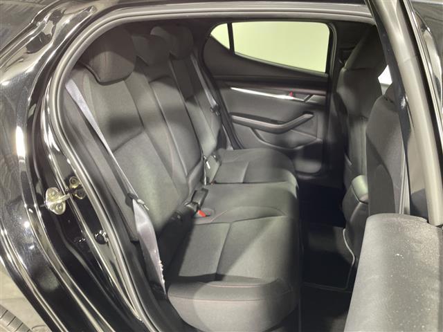 ＭＡＺＤＡ３ファストバック ２０Ｓ　ブラックトーンエディション　マツダコネクト　ｉ－ＡＣＴＩＶＳＥＮＳＥ　Ｂカメラ　ＢＳＭ　アドバンスドＳＣＢＳ　ＳＢＳ　ＨＢＣ　誤発進抑制　ＡＬＨ　ＤＲＬ　ＬＤＷＳ　ＬＡＳ　ＭＲＣＣ　ＤＭ　ＤＡＡ　革巻きステアリング　パドルシフト（25枚目）