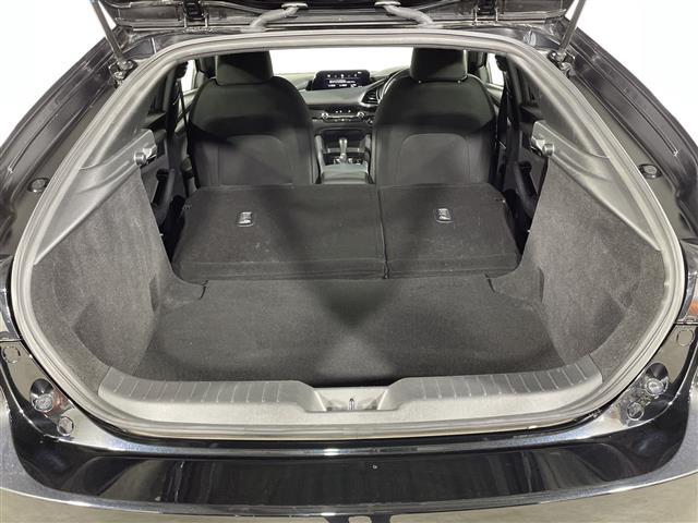 ＭＡＺＤＡ３ファストバック ２０Ｓ　ブラックトーンエディション　マツダコネクト　ｉ－ＡＣＴＩＶＳＥＮＳＥ　Ｂカメラ　ＢＳＭ　アドバンスドＳＣＢＳ　ＳＢＳ　ＨＢＣ　誤発進抑制　ＡＬＨ　ＤＲＬ　ＬＤＷＳ　ＬＡＳ　ＭＲＣＣ　ＤＭ　ＤＡＡ　革巻きステアリング　パドルシフト（30枚目）