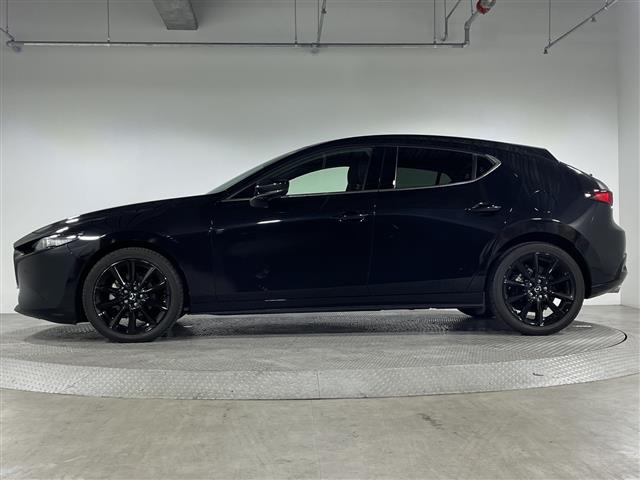 ＭＡＺＤＡ３ファストバック ２０Ｓ　ブラックトーンエディション　マツダコネクト　ｉ－ＡＣＴＩＶＳＥＮＳＥ　Ｂカメラ　ＢＳＭ　アドバンスドＳＣＢＳ　ＳＢＳ　ＨＢＣ　誤発進抑制　ＡＬＨ　ＤＲＬ　ＬＤＷＳ　ＬＡＳ　ＭＲＣＣ　ＤＭ　ＤＡＡ　革巻きステアリング　パドルシフト（38枚目）