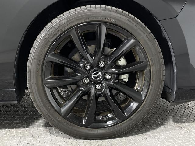 ＭＡＺＤＡ３ファストバック ２０Ｓ　ブラックトーンエディション　マツダコネクト　ｉ－ＡＣＴＩＶＳＥＮＳＥ　Ｂカメラ　ＢＳＭ　アドバンスドＳＣＢＳ　ＳＢＳ　ＨＢＣ　誤発進抑制　ＡＬＨ　ＤＲＬ　ＬＤＷＳ　ＬＡＳ　ＭＲＣＣ　ＤＭ　ＤＡＡ　革巻きステアリング　パドルシフト（71枚目）