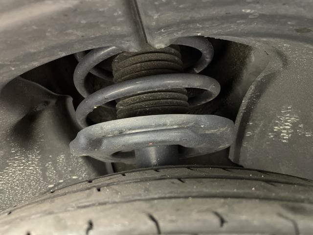 ＭＡＺＤＡ３ファストバック ２０Ｓ　ブラックトーンエディション　マツダコネクト　ｉ－ＡＣＴＩＶＳＥＮＳＥ　Ｂカメラ　ＢＳＭ　アドバンスドＳＣＢＳ　ＳＢＳ　ＨＢＣ　誤発進抑制　ＡＬＨ　ＤＲＬ　ＬＤＷＳ　ＬＡＳ　ＭＲＣＣ　ＤＭ　ＤＡＡ　革巻きステアリング　パドルシフト（74枚目）