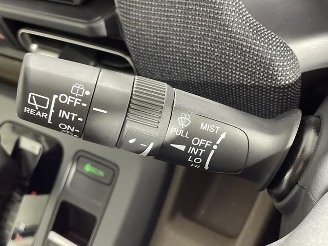 フリード ｅ：ＨＥＶエアー　ＥＸ　登録済未使用車　純正９型ディスプレイオーディオ　ナビ　バックカメラ　フルセグ　両側電動　ホンダセンシング　革巻ステアリング　前席シートヒーター　ＡＨＢ　ＬＥＤヘッドランプ　スマートキー　プッシュＳ（10枚目）