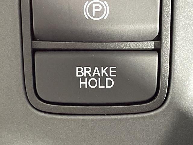 フリード ｅ：ＨＥＶエアー　ＥＸ　登録済未使用車　純正９型ディスプレイオーディオ　ナビ　バックカメラ　フルセグ　両側電動　ホンダセンシング　革巻ステアリング　前席シートヒーター　ＡＨＢ　ＬＥＤヘッドランプ　スマートキー　プッシュＳ（17枚目）