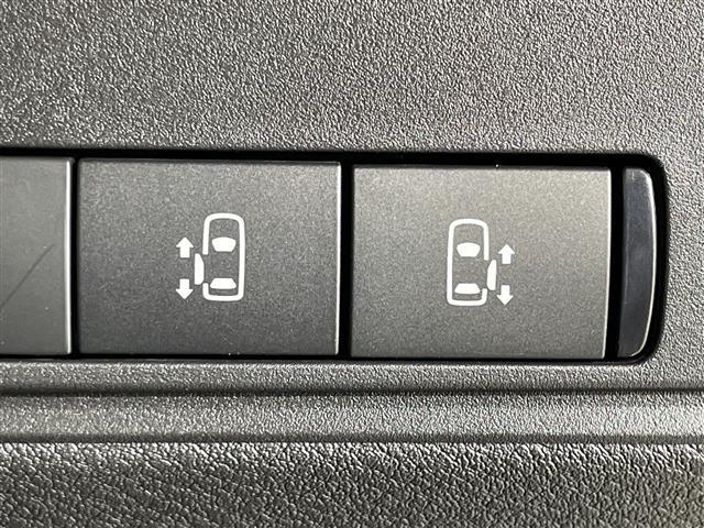 セレナ ｅ－パワー　ハイウェイスターＶ　純正１２．３型ＤＡ　ナビ　マルチビューモニター　純正フリップダウンモニター　３６０度セーフティアシスト　プロパイロット　両側電動　インテリジェントアラウンドビュー／ルームミラー／パーキングアシスト（4枚目）