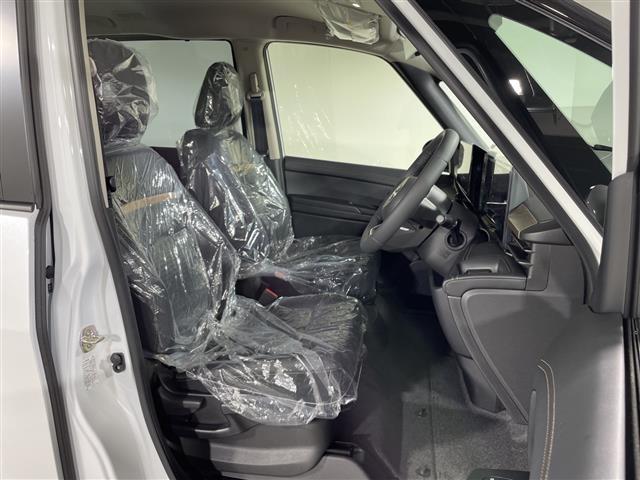 セレナ ｅ－パワー　ハイウェイスターＶ　純正１２．３型ＤＡ　ナビ　マルチビューモニター　純正フリップダウンモニター　３６０度セーフティアシスト　プロパイロット　両側電動　インテリジェントアラウンドビュー／ルームミラー／パーキングアシスト（10枚目）