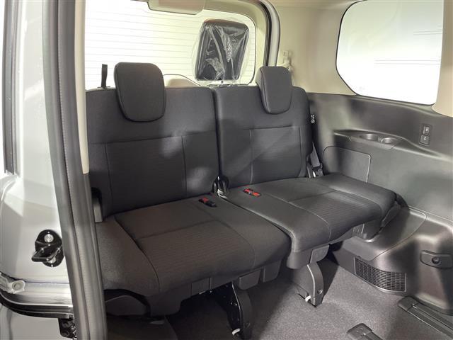 セレナ ｅ－パワー　ハイウェイスターＶ　純正１２．３型ＤＡ　ナビ　マルチビューモニター　純正フリップダウンモニター　３６０度セーフティアシスト　プロパイロット　両側電動　インテリジェントアラウンドビュー／ルームミラー／パーキングアシスト（12枚目）