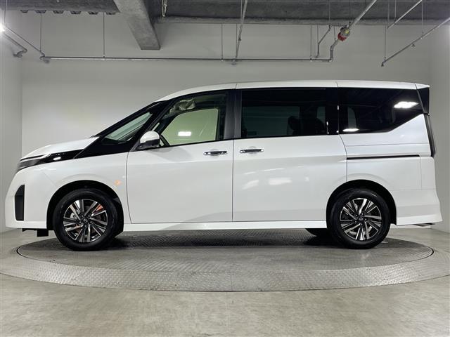 セレナ ｅ－パワー　ハイウェイスターＶ　純正１２．３型ＤＡ　ナビ　マルチビューモニター　純正フリップダウンモニター　３６０度セーフティアシスト　プロパイロット　両側電動　インテリジェントアラウンドビュー／ルームミラー／パーキングアシスト（14枚目）