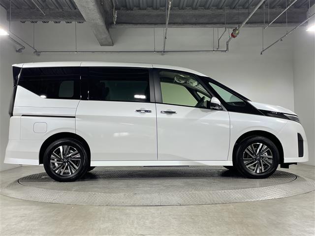 セレナ ｅ－パワー　ハイウェイスターＶ　純正１２．３型ＤＡ　ナビ　マルチビューモニター　純正フリップダウンモニター　３６０度セーフティアシスト　プロパイロット　両側電動　インテリジェントアラウンドビュー／ルームミラー／パーキングアシスト（15枚目）