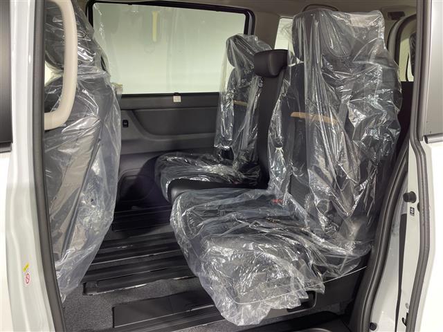 セレナ ｅ－パワー　ハイウェイスターＶ　純正１２．３型ＤＡ　ナビ　マルチビューモニター　純正フリップダウンモニター　３６０度セーフティアシスト　プロパイロット　両側電動　インテリジェントアラウンドビュー／ルームミラー／パーキングアシスト（17枚目）