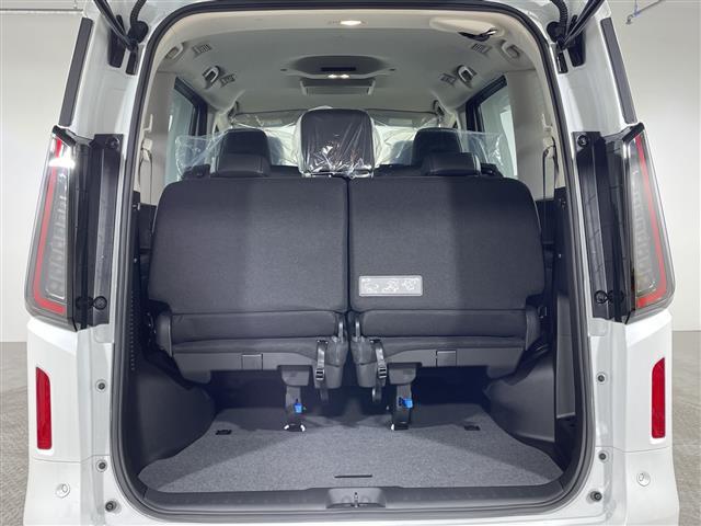 セレナ ｅ－パワー　ハイウェイスターＶ　純正１２．３型ＤＡ　ナビ　マルチビューモニター　純正フリップダウンモニター　３６０度セーフティアシスト　プロパイロット　両側電動　インテリジェントアラウンドビュー／ルームミラー／パーキングアシスト（19枚目）