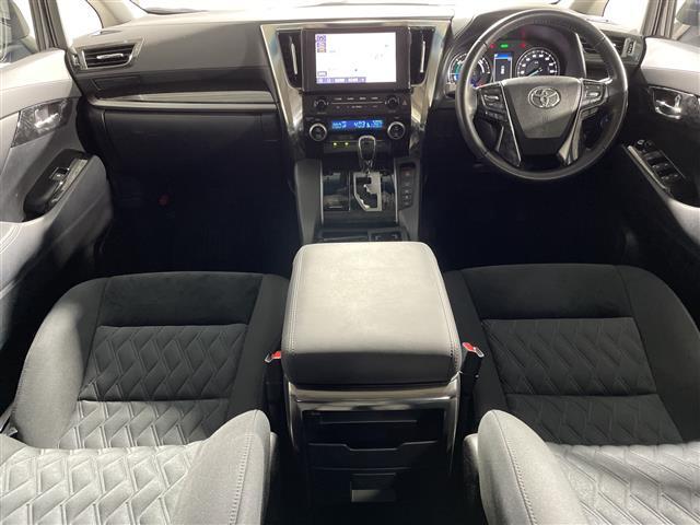 アルファードハイブリッド Ｓ　純正ディスプレイオーディオ　コネクトナビ　バックカメラ　ＣＤ　ＤＶＤ　セーフティセンス　両側電動　ＡＣ１００Ｖ　２眼ＬＥＤヘッド／フォグランプ　２列目オットマン　社外前後ドラレコ　純正ビルトインＥＴＣ（2枚目）