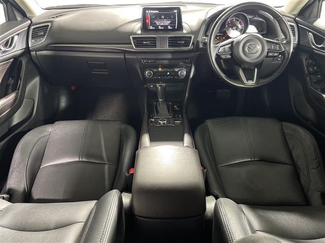 アクセラスポーツ ２２ＸＤ　Ｌパッケージ　マツダコネクト　サンルーフ　ｉ－ＡＣＴＩＶＳＥＮＳＥ　バックカメラ　ＣＤ　ＤＶＤ　フルセグ　革シート　Ｄ席パワーシート／ポジションメモリ　前席シートヒーター　ステアリングヒーター　パドルシフト　ＡＬＨ（2枚目）