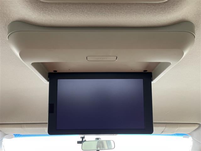 エルグランド ２５０ハイウェイスターＳジェットブラックアバンクロム　純正９型ナビ　純正フリップダウンモニター　専用レザーシート　パワーシート　シートヒーター　両側電動スライドドア　ウッドコンビステアリング　スペアキー　クルーズコントロール　ＬＥＤ　フォグランプ（4枚目）