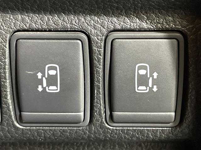 エルグランド ２５０ハイウェイスターＳジェットブラックアバンクロム　純正９型ナビ　純正フリップダウンモニター　専用レザーシート　パワーシート　シートヒーター　両側電動スライドドア　ウッドコンビステアリング　スペアキー　クルーズコントロール　ＬＥＤ　フォグランプ（5枚目）