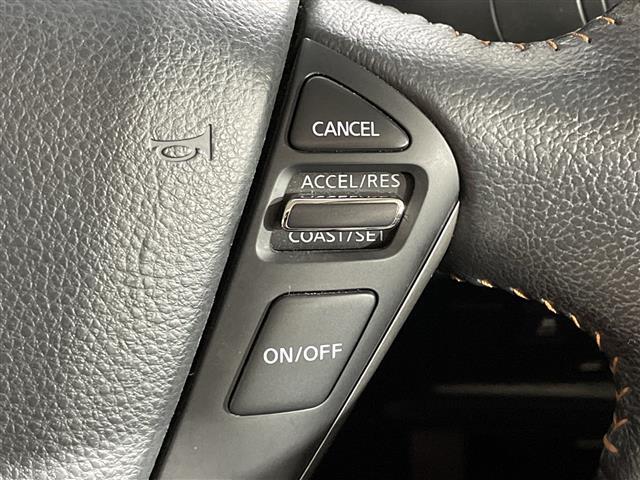 エルグランド ２５０ハイウェイスターＳジェットブラックアバンクロム　純正９型ナビ　純正フリップダウンモニター　専用レザーシート　パワーシート　シートヒーター　両側電動スライドドア　ウッドコンビステアリング　スペアキー　クルーズコントロール　ＬＥＤ　フォグランプ（6枚目）