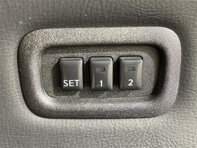 エルグランド ２５０ハイウェイスターＳジェットブラックアバンクロム　純正９型ナビ　純正フリップダウンモニター　専用レザーシート　パワーシート　シートヒーター　両側電動スライドドア　ウッドコンビステアリング　スペアキー　クルーズコントロール　ＬＥＤ　フォグランプ（9枚目）