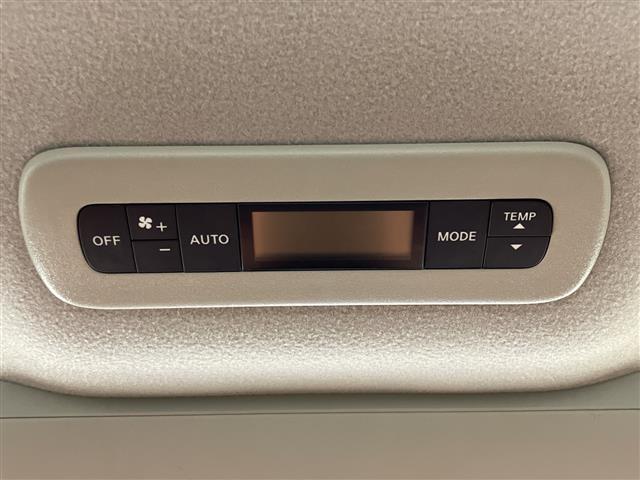 エルグランド ２５０ハイウェイスターＳジェットブラックアバンクロム　純正９型ナビ　純正フリップダウンモニター　専用レザーシート　パワーシート　シートヒーター　両側電動スライドドア　ウッドコンビステアリング　スペアキー　クルーズコントロール　ＬＥＤ　フォグランプ（10枚目）