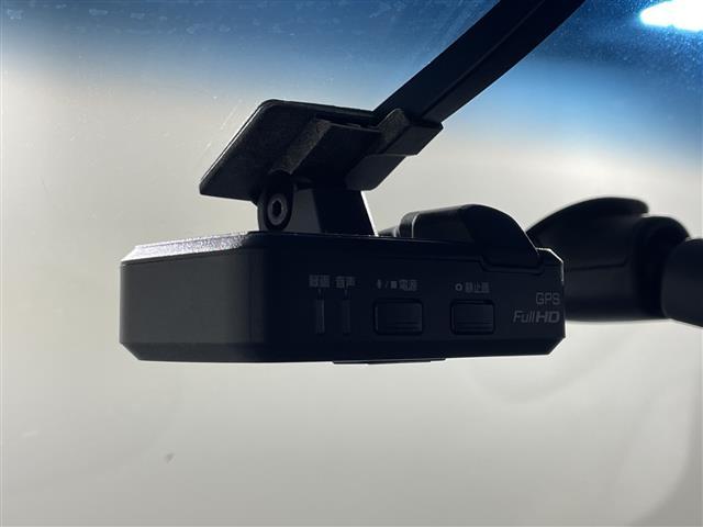 エルグランド ２５０ハイウェイスターＳジェットブラックアバンクロム　純正９型ナビ　純正フリップダウンモニター　専用レザーシート　パワーシート　シートヒーター　両側電動スライドドア　ウッドコンビステアリング　スペアキー　クルーズコントロール　ＬＥＤ　フォグランプ（11枚目）