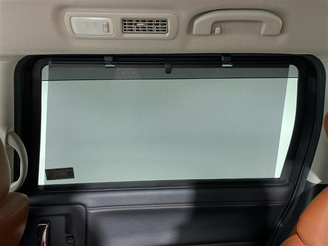 エルグランド ２５０ハイウェイスターＳジェットブラックアバンクロム　純正９型ナビ　純正フリップダウンモニター　専用レザーシート　パワーシート　シートヒーター　両側電動スライドドア　ウッドコンビステアリング　スペアキー　クルーズコントロール　ＬＥＤ　フォグランプ（16枚目）