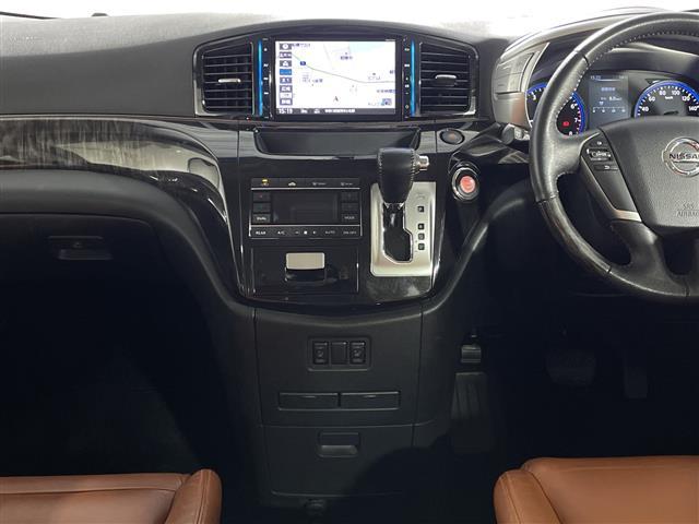 エルグランド ２５０ハイウェイスターＳジェットブラックアバンクロム　純正９型ナビ　純正フリップダウンモニター　専用レザーシート　パワーシート　シートヒーター　両側電動スライドドア　ウッドコンビステアリング　スペアキー　クルーズコントロール　ＬＥＤ　フォグランプ（19枚目）