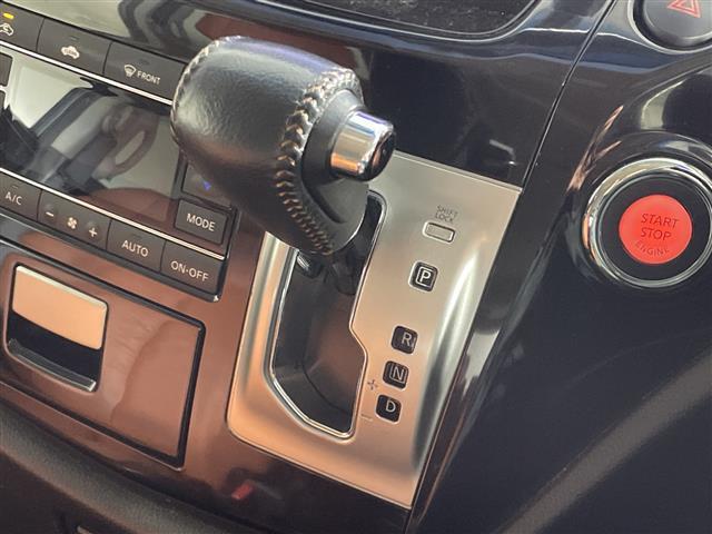 エルグランド ２５０ハイウェイスターＳジェットブラックアバンクロム　純正９型ナビ　純正フリップダウンモニター　専用レザーシート　パワーシート　シートヒーター　両側電動スライドドア　ウッドコンビステアリング　スペアキー　クルーズコントロール　ＬＥＤ　フォグランプ（22枚目）