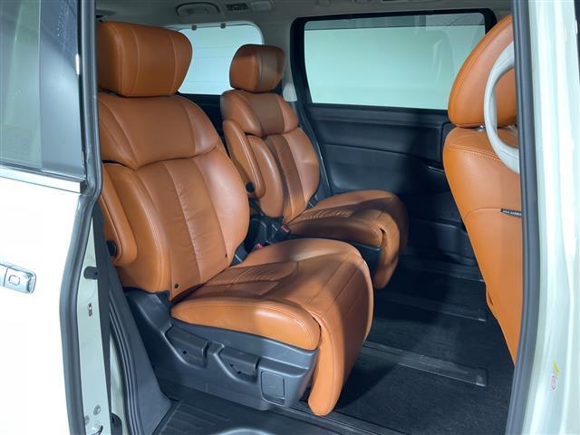 エルグランド ２５０ハイウェイスターＳジェットブラックアバンクロム　純正９型ナビ　純正フリップダウンモニター　専用レザーシート　パワーシート　シートヒーター　両側電動スライドドア　ウッドコンビステアリング　スペアキー　クルーズコントロール　ＬＥＤ　フォグランプ（25枚目）