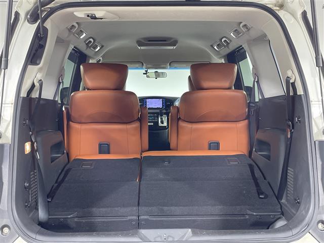 エルグランド ２５０ハイウェイスターＳジェットブラックアバンクロム　純正９型ナビ　純正フリップダウンモニター　専用レザーシート　パワーシート　シートヒーター　両側電動スライドドア　ウッドコンビステアリング　スペアキー　クルーズコントロール　ＬＥＤ　フォグランプ（29枚目）