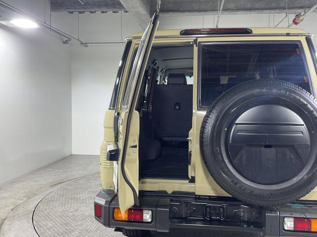 ランドクルーザー７０ ＡＸ　トヨタセーフティセンス　社外９型ナビ　バックカメラ　４ＷＤ　ダウンヒルアシストコントロール　ＥＴＣ　前後ドライブレコーダー　ウッドコンビステアリング　クルーズコントロール　ＬＥＤ　背面タイヤ　フォグ（56枚目）