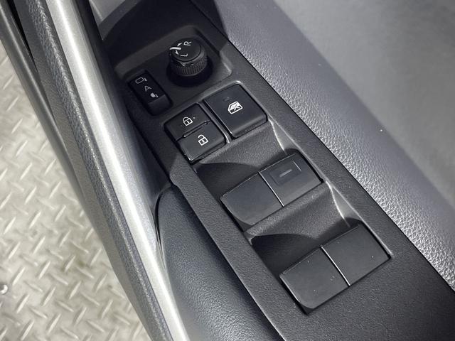 カローラクロス ハイブリッド　Ｚ　純正９型ディスプレイオーディオ　パノラミックビューＭ　セーフティセンス　ＢＳＭ　ＰＫＳＢ　ＰＢＤ　ＬＥＤヘッド＆フォグ＆シーケンシャルターンランプ　ルーフレール　前席シートヒーター　Ｄ席パワーシート（29枚目）