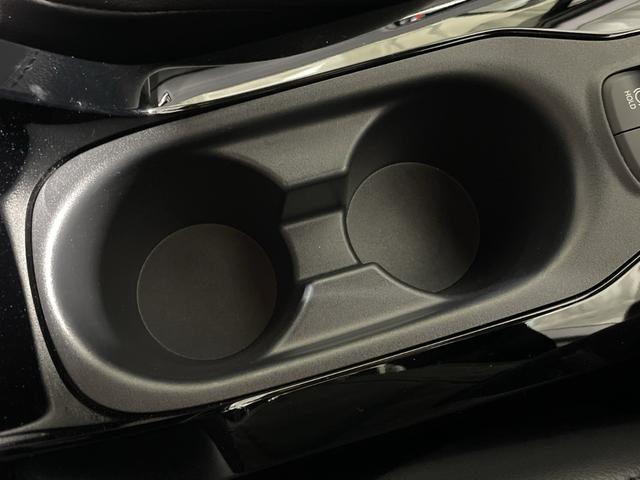 カローラクロス ハイブリッド　Ｚ　純正９型ディスプレイオーディオ　パノラミックビューＭ　セーフティセンス　ＢＳＭ　ＰＫＳＢ　ＰＢＤ　ＬＥＤヘッド＆フォグ＆シーケンシャルターンランプ　ルーフレール　前席シートヒーター　Ｄ席パワーシート（30枚目）