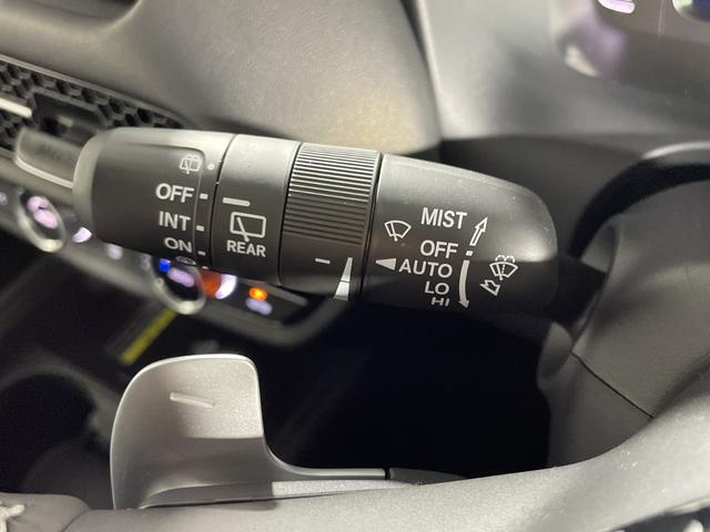 ＺＲ－Ｖ ｅ：ＨＥＶ　Ｚ特別仕様車ブラックスタイル　登録済未使用車　純正ＤＡ　全方位カメラ　置くだけ充電　ＢＯＳＥ　シートヒーター　パワーバックドア　メモリシート　レザーシート　ビルトインＥＴＣ２．０　ＬＥＤ　ＢＳＭ　スペアキー　パドルシフト　ＡＷ（12枚目）