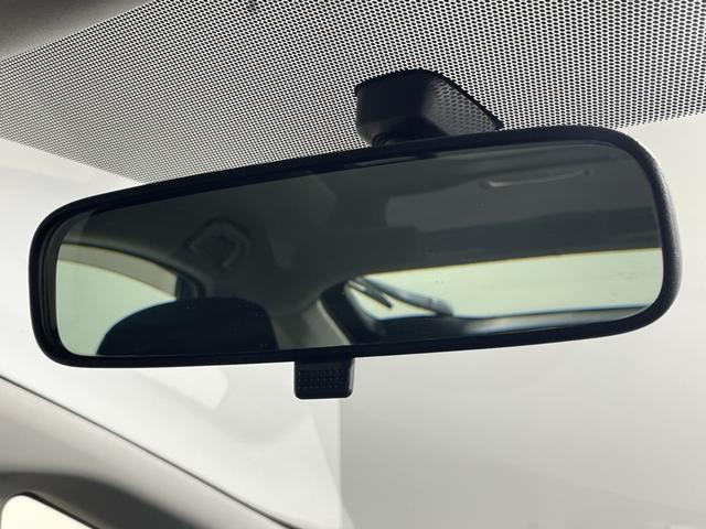 プリウス Ｓ　純正ナビ　バックカメラ　スマートキー　プッシュスタートボタン　ステアリングスイッチ　モデリスタエアロＨＩＤヘッドライト　フォグランプ　電動格納ミラー　ウィンカーミラー　マット　バイザー　バイザー（29枚目）