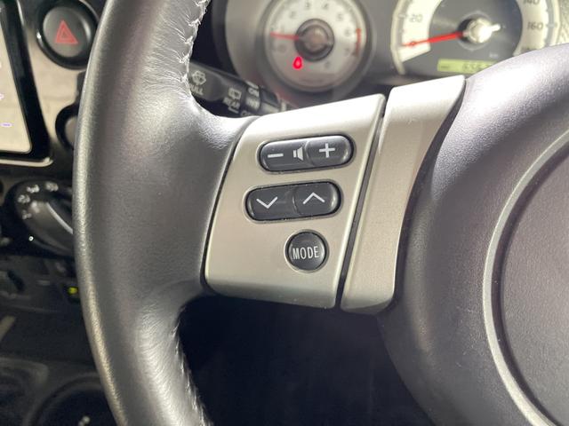 ＦＪクルーザー ファイナルエディション　ナビ　バックカメラ　コーナーセンサー　フロントデアイサー　革巻きステアリング　ステアリングスイッチ　ヘッドライトレベライザー　クルーズコントロール　ＥＴＣ　背面タイヤ　社外ＬＥＤ　フォグ　社外マフラー（8枚目）