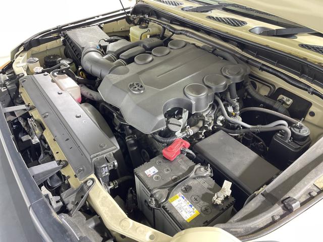 ＦＪクルーザー ファイナルエディション　ナビ　バックカメラ　コーナーセンサー　フロントデアイサー　革巻きステアリング　ステアリングスイッチ　ヘッドライトレベライザー　クルーズコントロール　ＥＴＣ　背面タイヤ　社外ＬＥＤ　フォグ　社外マフラー（69枚目）