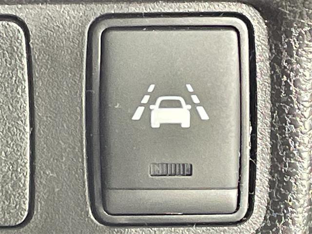 ノート ｅ－パワー　ニスモ　９インチナビ　全方位カメラ　衝突軽減　車線逸脱警報　レーダークルーズコントロール　前席専用シート　ＥＴＣ　ＬＥＤヘッドライト　前後ドライブレコーダー　フロアマット　インテリジェントルームミラー（7枚目）