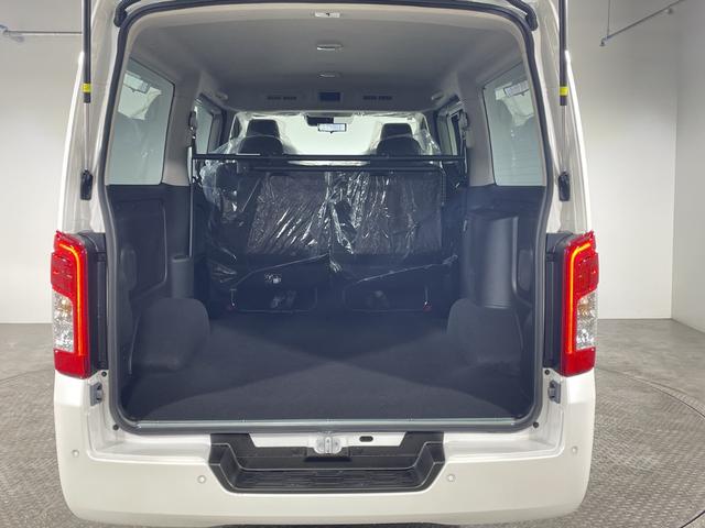 キャラバン ロンググランドプレミアムＧＸ　登録済未使用車　エマージェンシーブレーキ　オートマチックハイビーム　片側電動スライドドア　４ＷＤ　センターデフロック　インテリジェントルームミラー　シートヒーター　スペアキー　ソナー　ＭＴモード（52枚目）