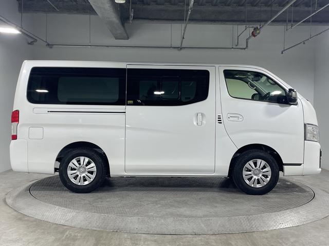 キャラバン ロンググランドプレミアムＧＸ　登録済未使用車　エマージェンシーブレーキ　オートマチックハイビーム　片側電動スライドドア　４ＷＤ　センターデフロック　インテリジェントルームミラー　シートヒーター　スペアキー　ソナー　ＭＴモード（56枚目）