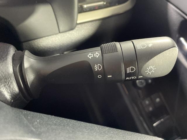 ヴェルファイア ２．５　ゴールデンアイズＩＩ　純正９型ＤＡ　純正１２．１型フリップダウンＭ　Ｂカメラ　両側電動　ＴＳＳ　ＢＳＭ　デジタルインナーミラー　ＰＢＤ　３眼ＬＥＤヘッドランプ　半革シート　革巻ステアリング　スマートキー　プッシュスタート（17枚目）