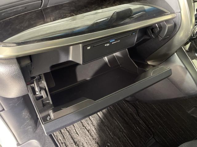 ヴェルファイア ２．５　ゴールデンアイズＩＩ　純正９型ＤＡ　純正１２．１型フリップダウンＭ　Ｂカメラ　両側電動　ＴＳＳ　ＢＳＭ　デジタルインナーミラー　ＰＢＤ　３眼ＬＥＤヘッドランプ　半革シート　革巻ステアリング　スマートキー　プッシュスタート（41枚目）
