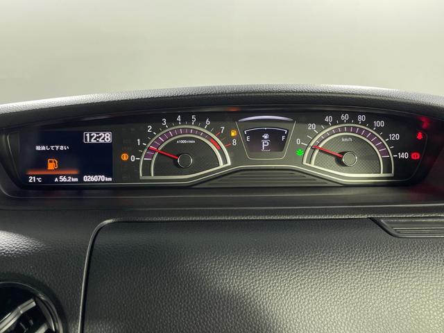 N-BOXカスタム G・Lターボホンダセンシング ホンダセンシング 純正8インチナビ バックカメラ 両側電動スライドドア ハーフレザーシート シートヒーター ビルトインETC 革巻きステアリング パドルシフト LED シーケンシャルウィンカー フォグ(9枚目)