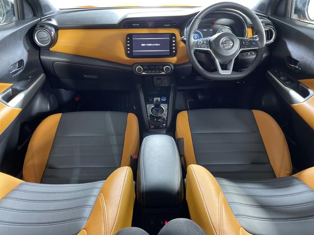 キックス Ｘ　ツートーンインテリアエディション　純正９型ナビ　アラウンドビューＭ　セーフティＡ　ＰｒｏＰＩＬＯＴ　Ｄルームミラー　２トーンカラー　ＬＥＤ　ルーフレール　電動ＰＢ／オートＢＨ　ステアリングＨ　合皮シート　前シートＨ　ＥＴＣ２．０（2枚目）