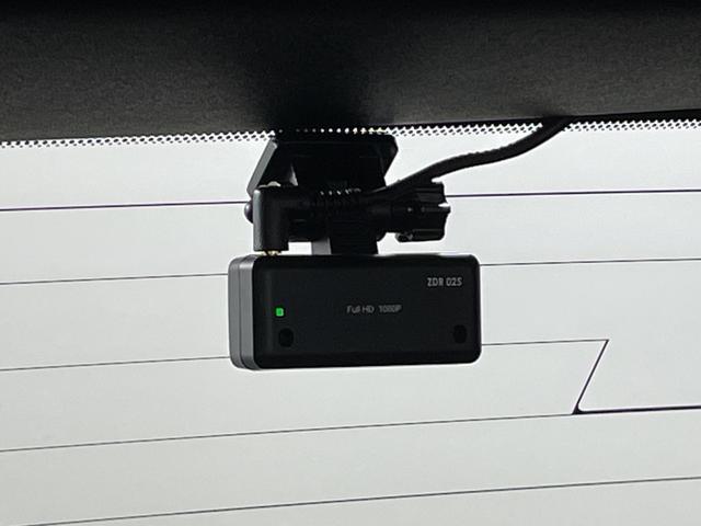 キックス Ｘ　ツートーンインテリアエディション　純正９型ナビ　アラウンドビューＭ　セーフティＡ　ＰｒｏＰＩＬＯＴ　Ｄルームミラー　２トーンカラー　ＬＥＤ　ルーフレール　電動ＰＢ／オートＢＨ　ステアリングＨ　合皮シート　前シートＨ　ＥＴＣ２．０（5枚目）