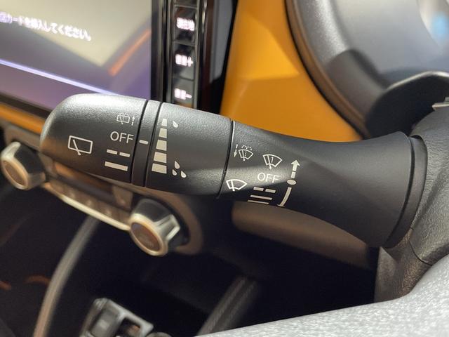 キックス Ｘ　ツートーンインテリアエディション　純正９型ナビ　アラウンドビューＭ　セーフティＡ　ＰｒｏＰＩＬＯＴ　Ｄルームミラー　２トーンカラー　ＬＥＤ　ルーフレール　電動ＰＢ／オートＢＨ　ステアリングＨ　合皮シート　前シートＨ　ＥＴＣ２．０（8枚目）