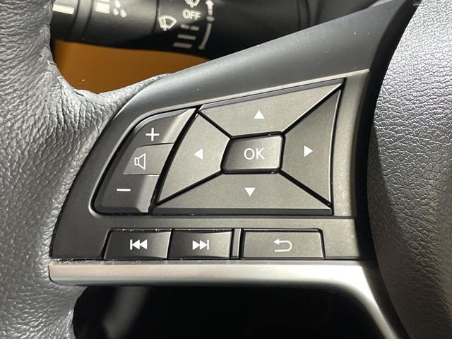 キックス Ｘ　ツートーンインテリアエディション　純正９型ナビ　アラウンドビューＭ　セーフティＡ　ＰｒｏＰＩＬＯＴ　Ｄルームミラー　２トーンカラー　ＬＥＤ　ルーフレール　電動ＰＢ／オートＢＨ　ステアリングＨ　合皮シート　前シートＨ　ＥＴＣ２．０（9枚目）