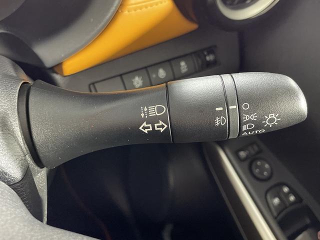 キックス Ｘ　ツートーンインテリアエディション　純正９型ナビ　アラウンドビューＭ　セーフティＡ　ＰｒｏＰＩＬＯＴ　Ｄルームミラー　２トーンカラー　ＬＥＤ　ルーフレール　電動ＰＢ／オートＢＨ　ステアリングＨ　合皮シート　前シートＨ　ＥＴＣ２．０（11枚目）